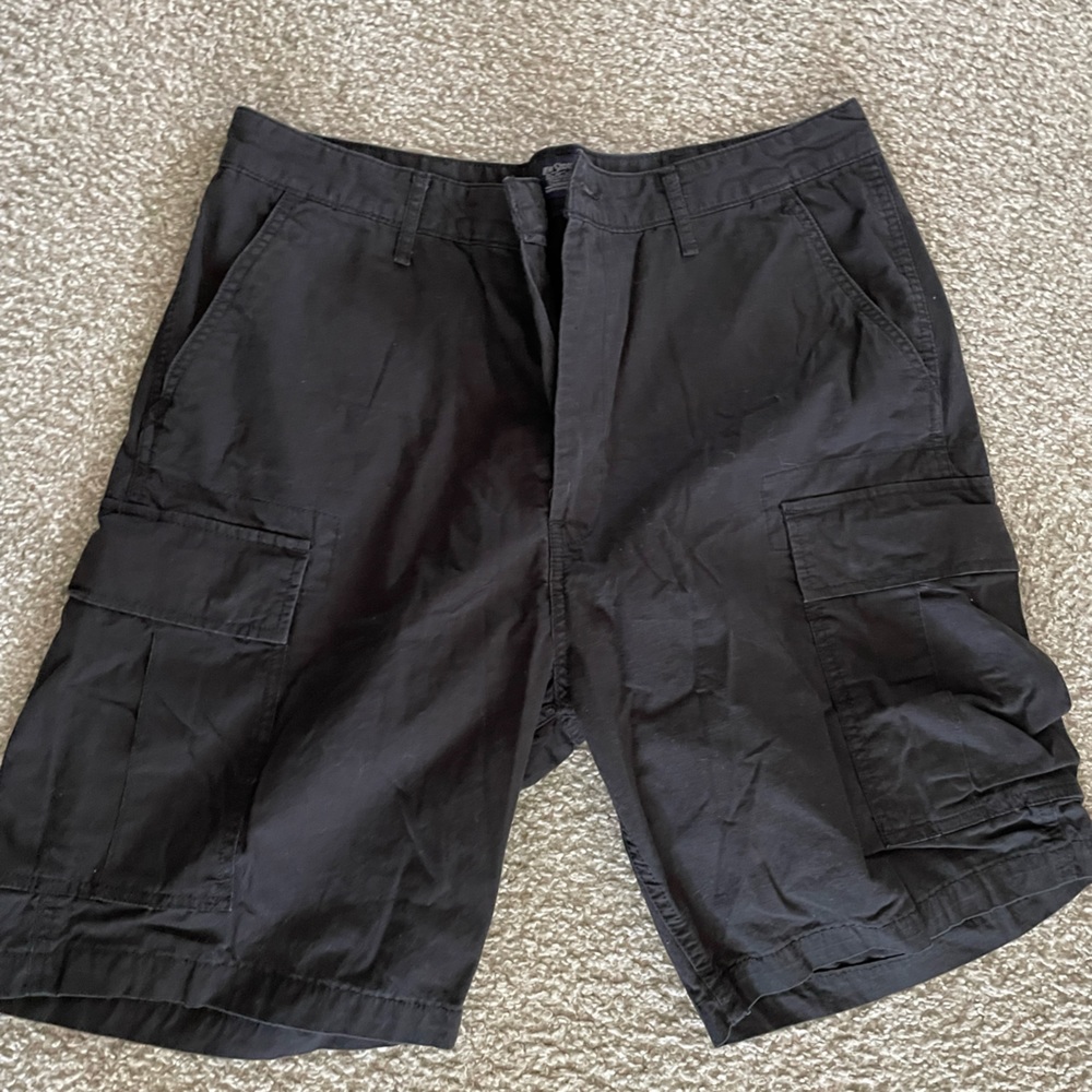 Men’s black Levi’s cargo short